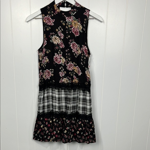 Love, Fire Tops - Love, Fire Womens Tunic/Mini XS Black White Floral Plaid Mixed Textures Keyhole